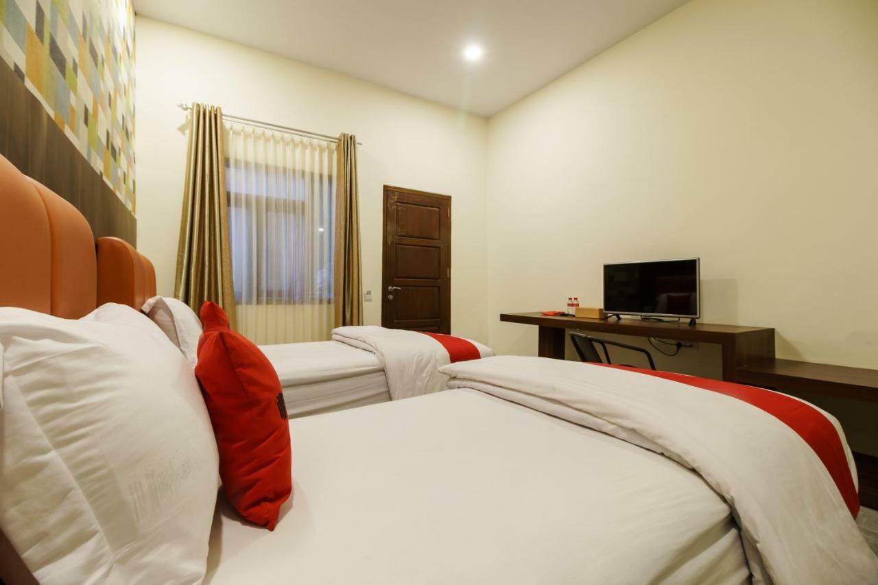 מלון בנגקולו Reddoorz Syariah Near Fort Marlborough מראה חיצוני תמונה
